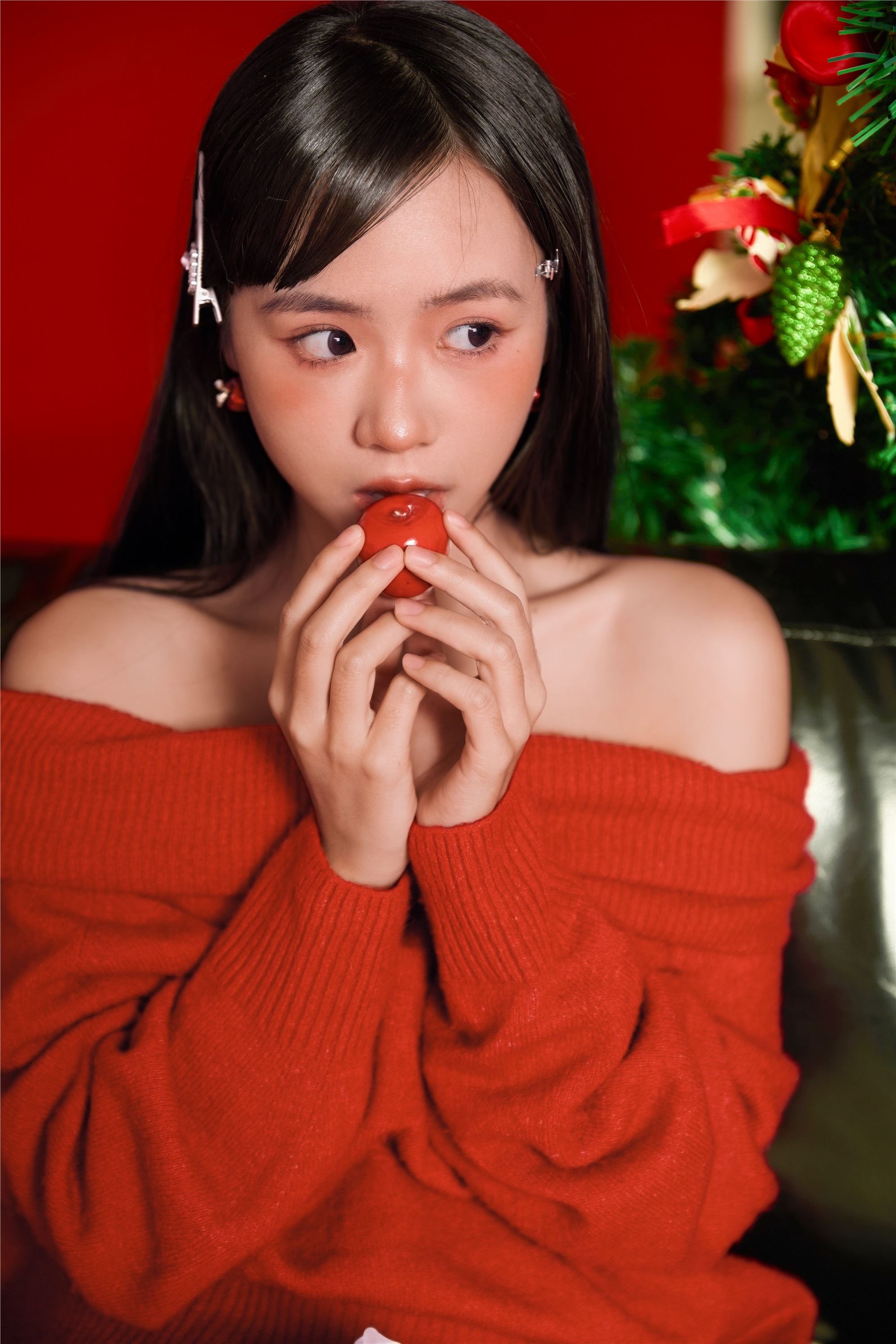 YITUYU艺图语 2025.02.01 红色圣诞 是三金呀